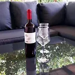 Serenity House بيت للعطل